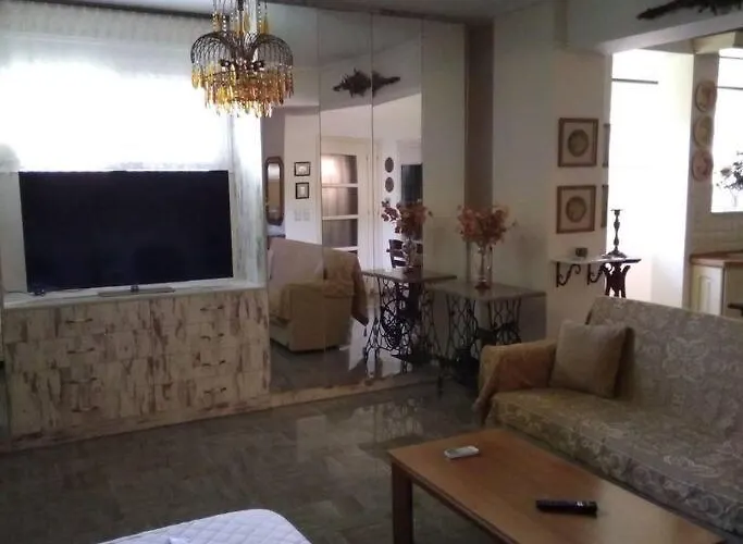 ευρύχωρο σε ήσυχη γειτονιά * Kalamata