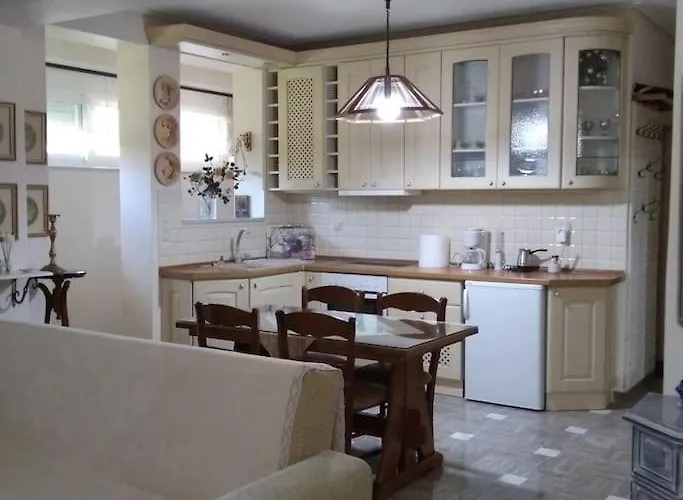 ευρύχωρο σε ήσυχη γειτονιά * Kalamata